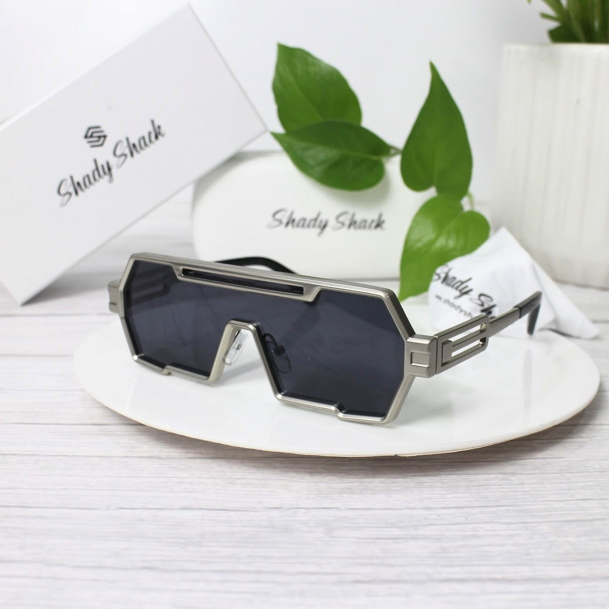 Oakmont - Original Polarized Sunglasses | Gloss Black Sunglasses | Best Christmas Gifts | Gifts for the Holidays | Unique Gifts for Friends| Shady